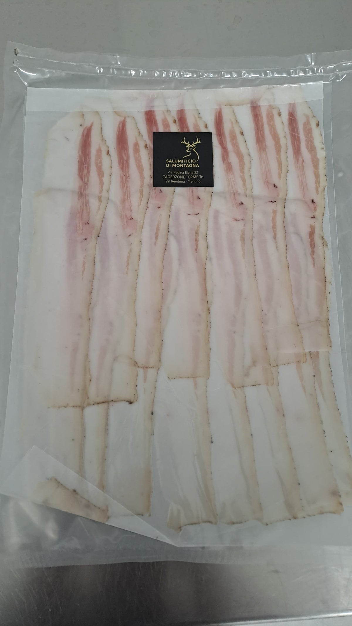 Lardo al pepe affettato