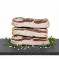 Pancetta su tagliere di ardesia